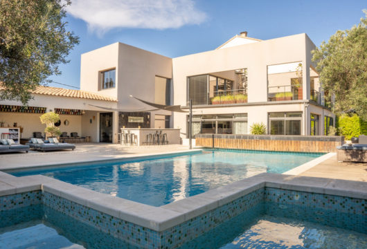 Seminaire-Collection-Belle-villa-de-Lucas-terrasse-piscine-2-530x360